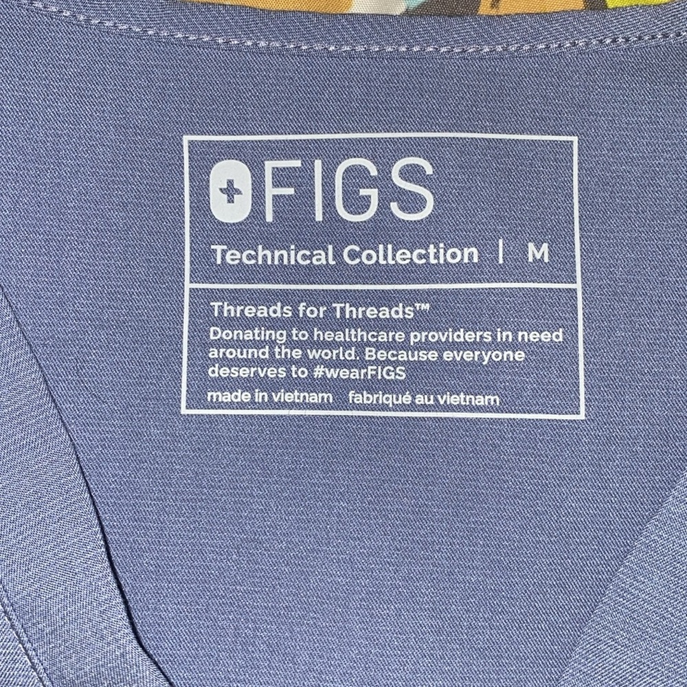 FIGS Technical Collection Scrub Top Size Medium - Picture 6 of 9